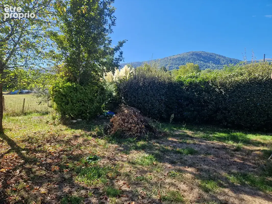 Maison de hameau avec garage et terrain - photo 2