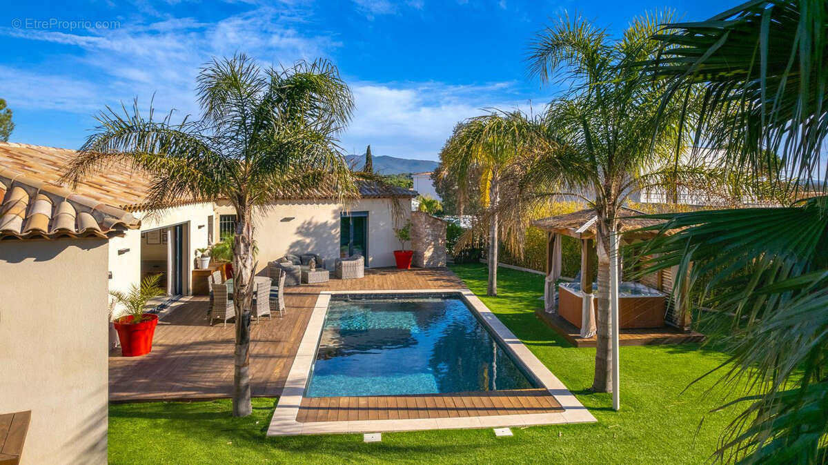 Maison à PUGET-SUR-ARGENS