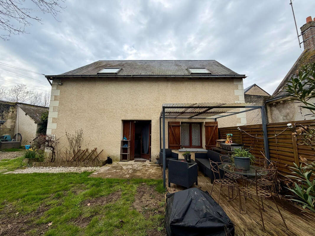 Maison à SAINT-GENOUPH