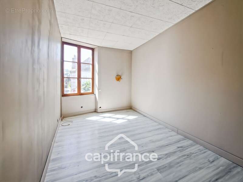 Ancien bar-restaurant avec logement – Fort potentiel au cœur de Châteaumeillant - photo 23