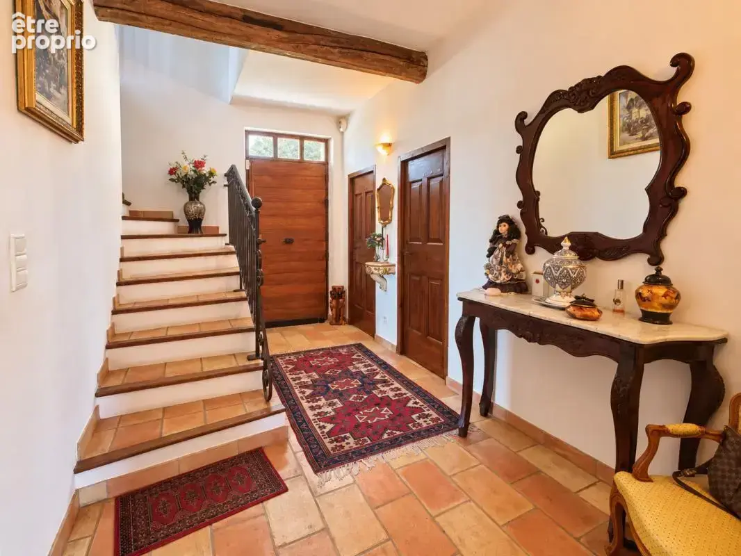 Bastide provençale avec piscine et dépendances - photo 7