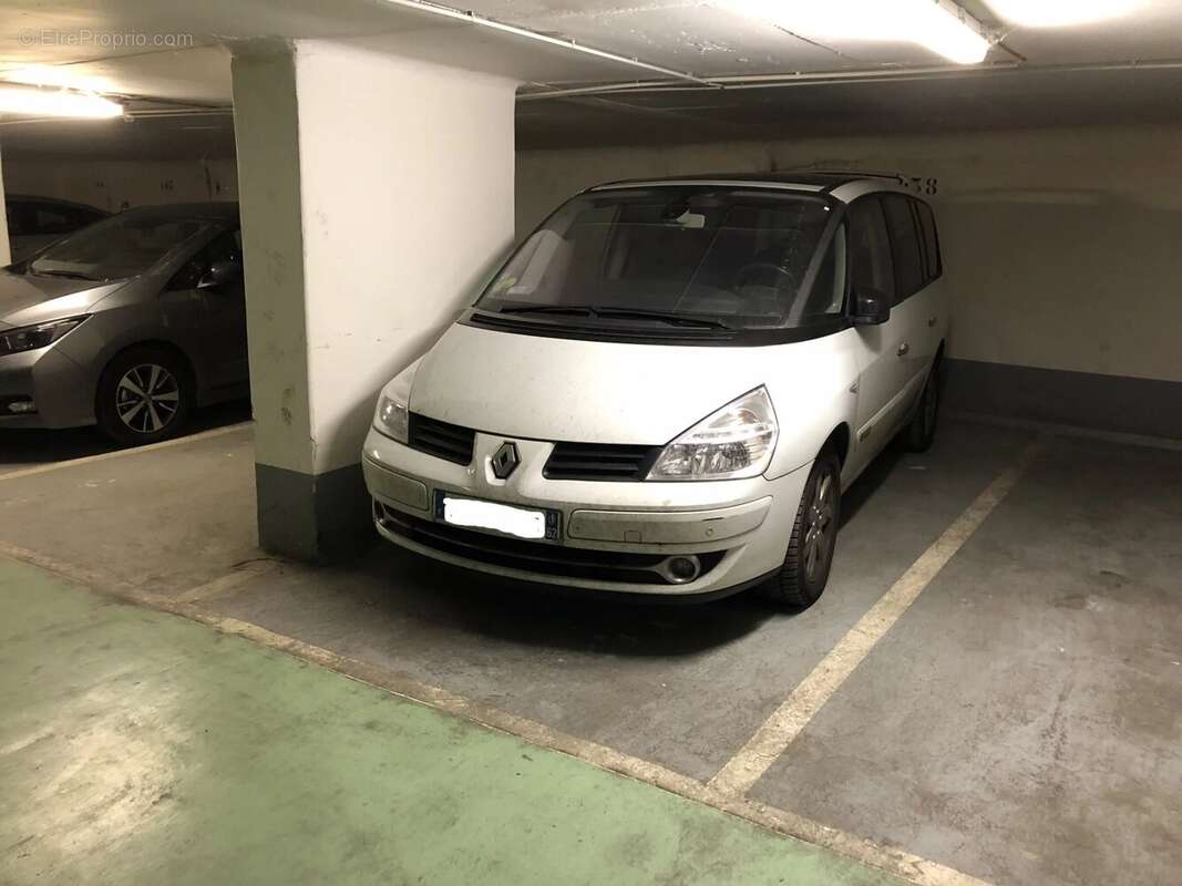 Parking à PARIS-3E