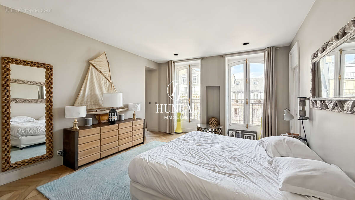 Appartement à PARIS-17E