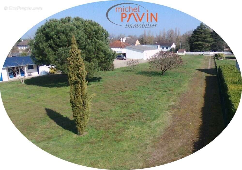 Terrain à LA GUERCHE-SUR-L'AUBOIS