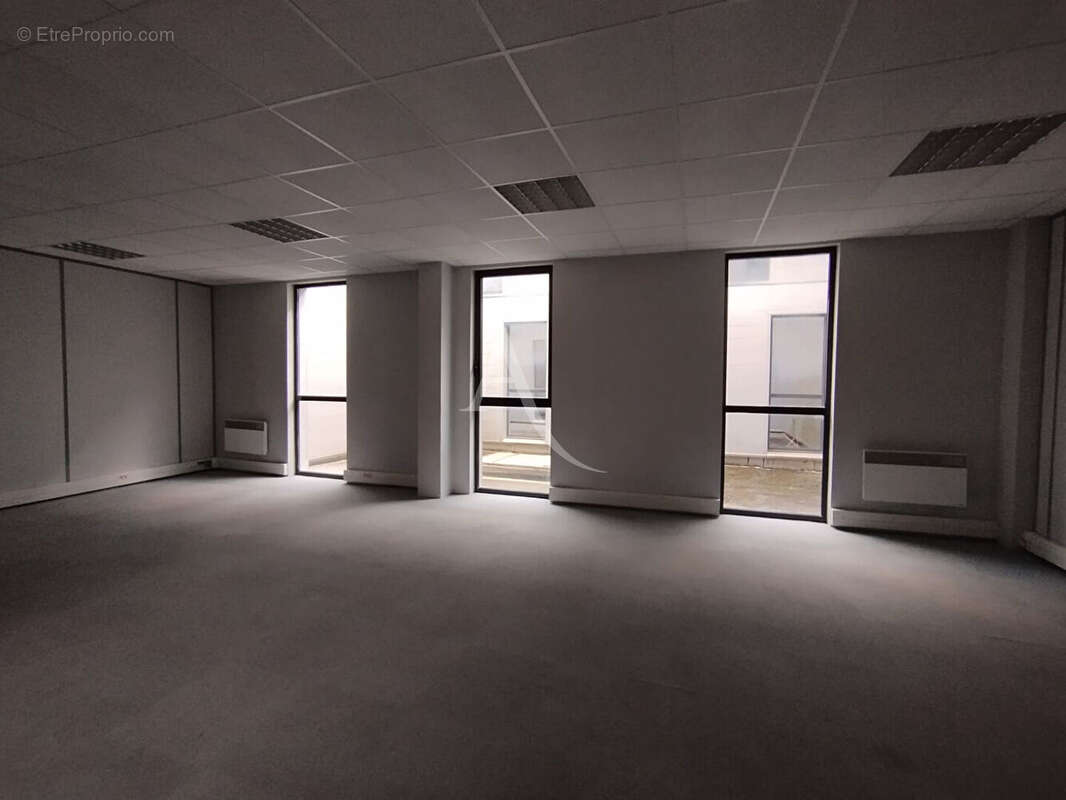Bureaux Nogent Le Phaye  3 326 m2 - photo 16