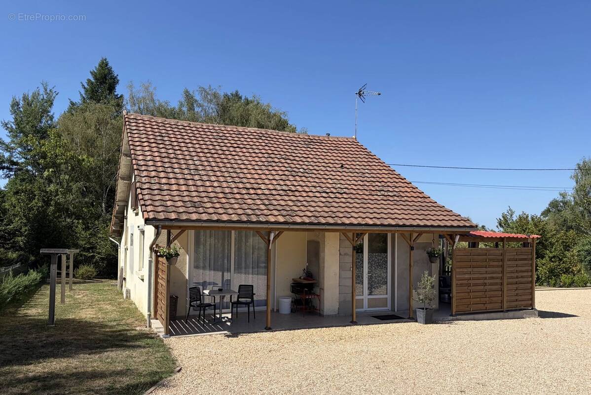 Maison à PIEGUT-PLUVIERS
