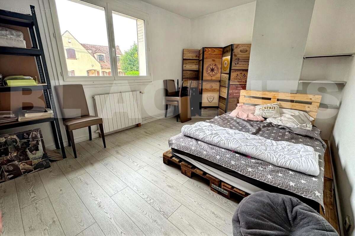 hoqi-38716b1315d0493d815e1c87eab239b9 - Maison à COULOMMIERS