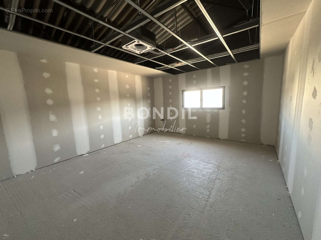 Locaux de 26 m2  Nouveau POLE MEDICAL PERTUIS ZAC Saint Martin - photo 7