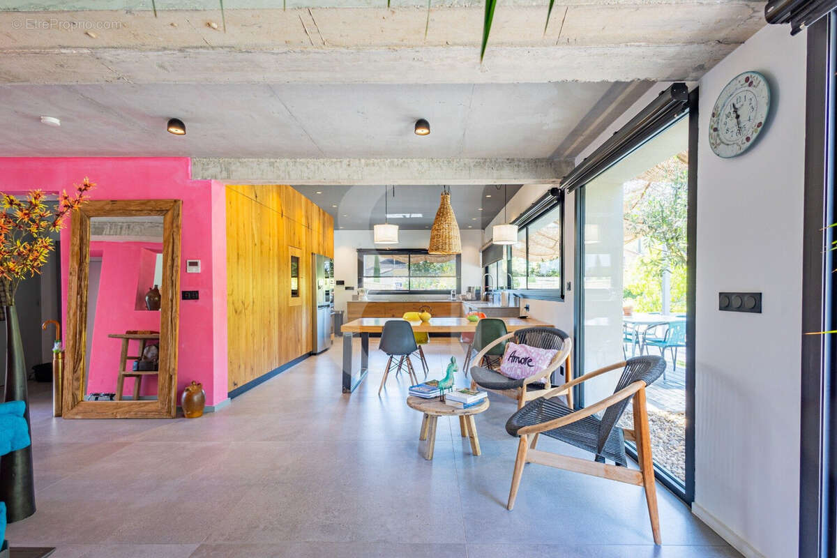 Maison à L'ISLE-SUR-LA-SORGUE