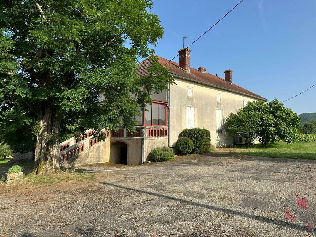 Maison à PUY-L&#039;EVEQUE