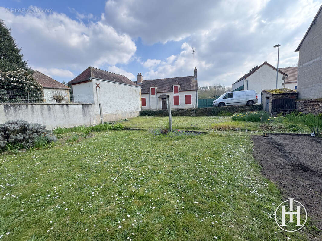 Maison à SAINT-BONNET-TRONCAIS