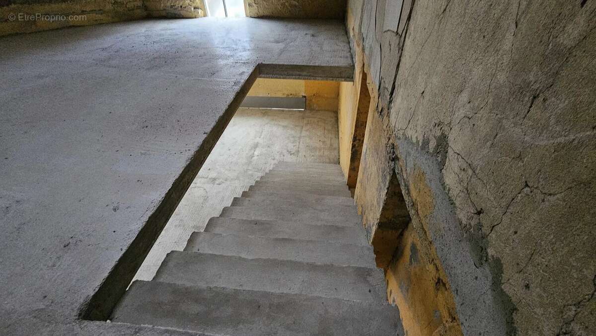 Commerce à LEZIGNAN-CORBIERES