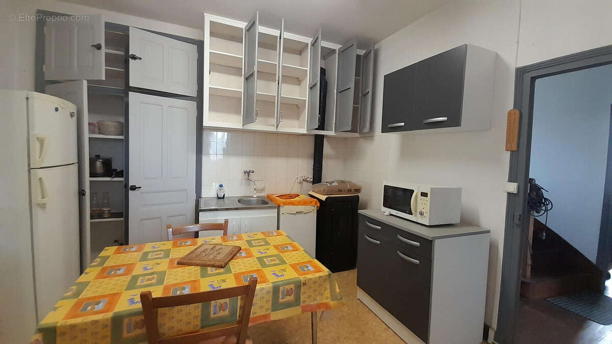 Une petit cuisine a l'etage - Maison à SAINT-PRIEST-LES-FOUGERES