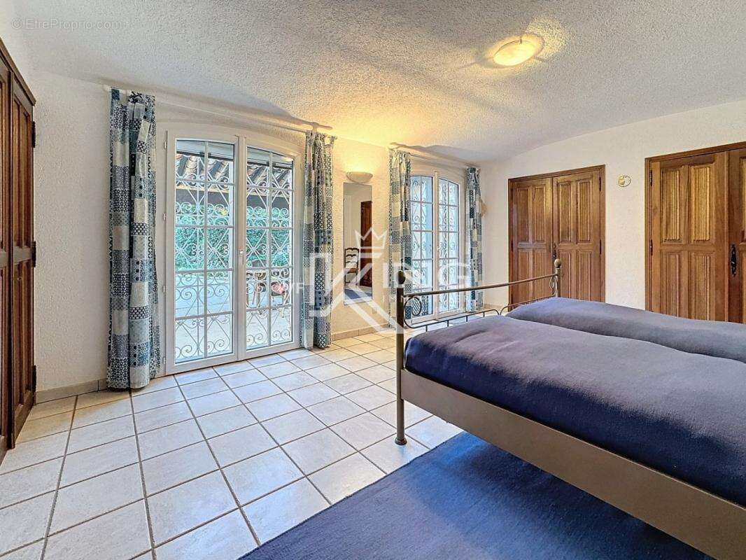Villa de charme sur 1800 m2 de terrain - photo 8
