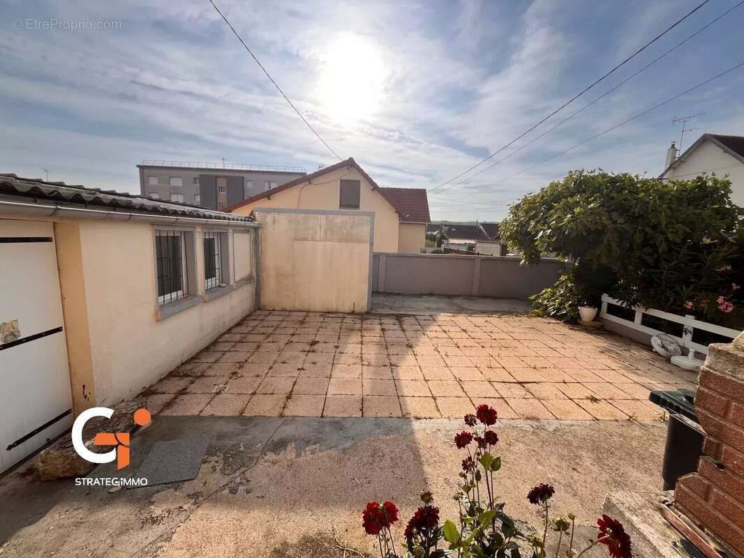 Maison à SAINT-ETIENNE-DU-ROUVRAY