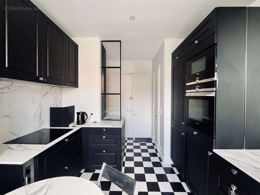Appartement à PARIS-17E