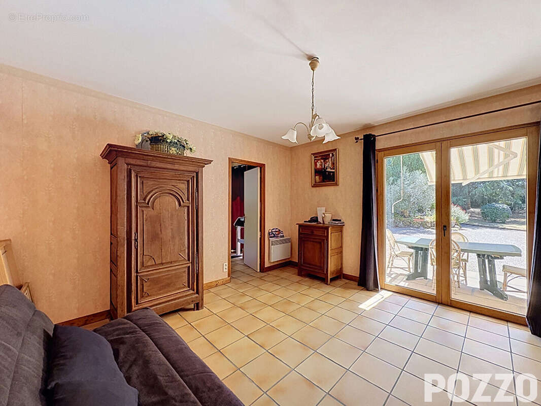 À VENDRE - Maison dans le bourg de Bréhal de 255m² au calme avec parc arboré - photo 9