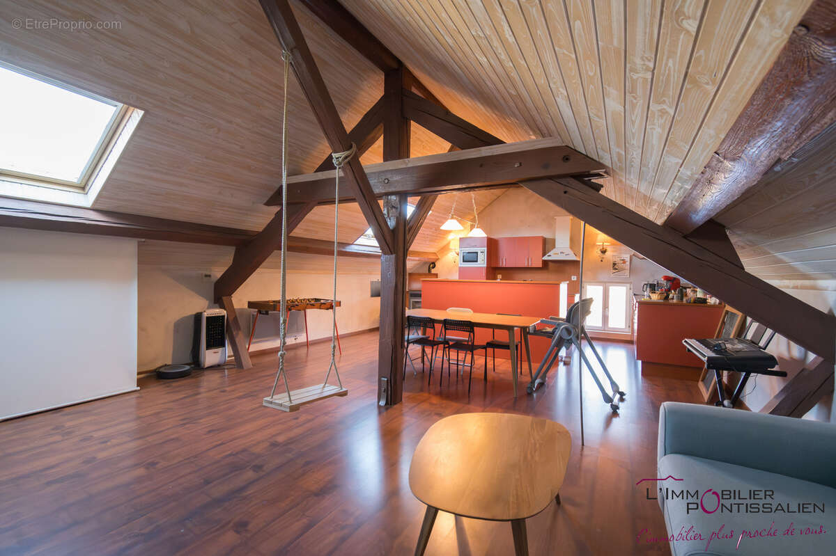 Pontarlier - centre ville : appartement atypique de type 2 avec cave - photo 10
