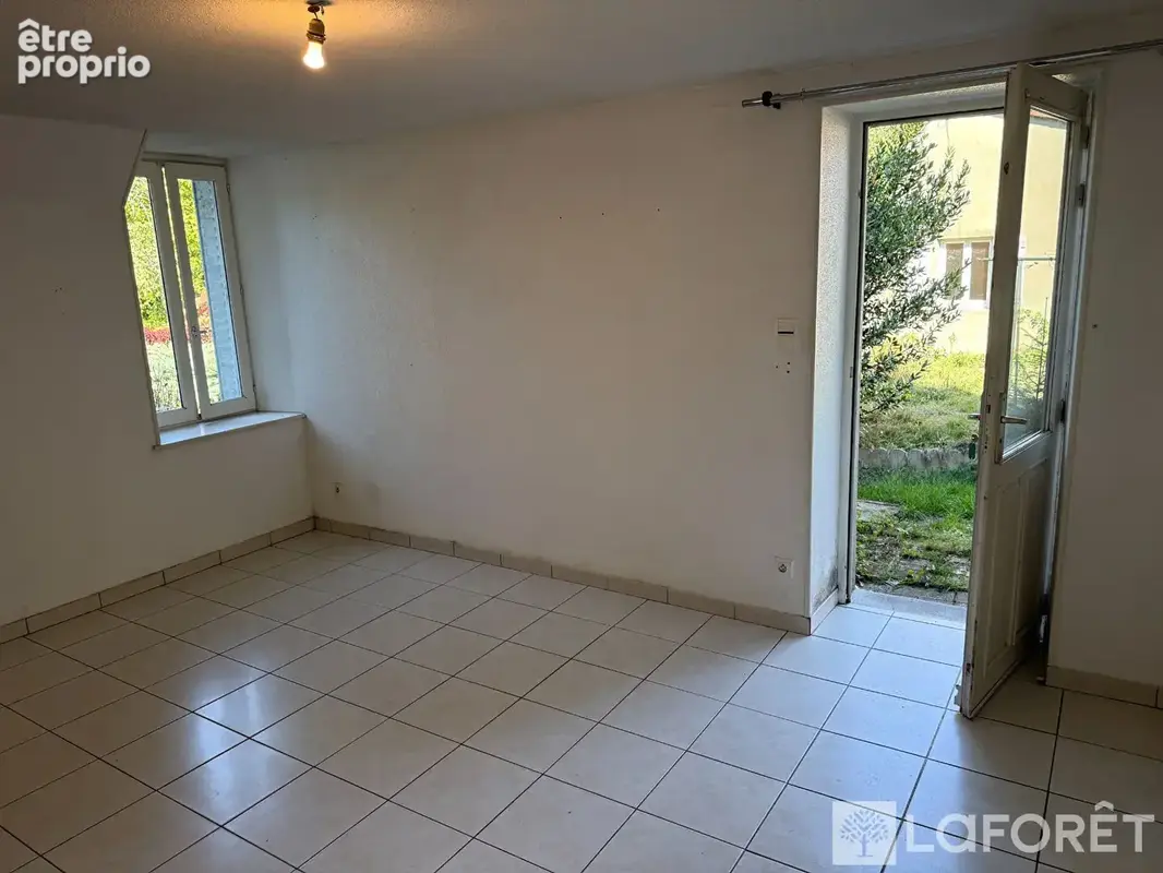 Maison de village avec jardin, dépendances et garage - photo 8