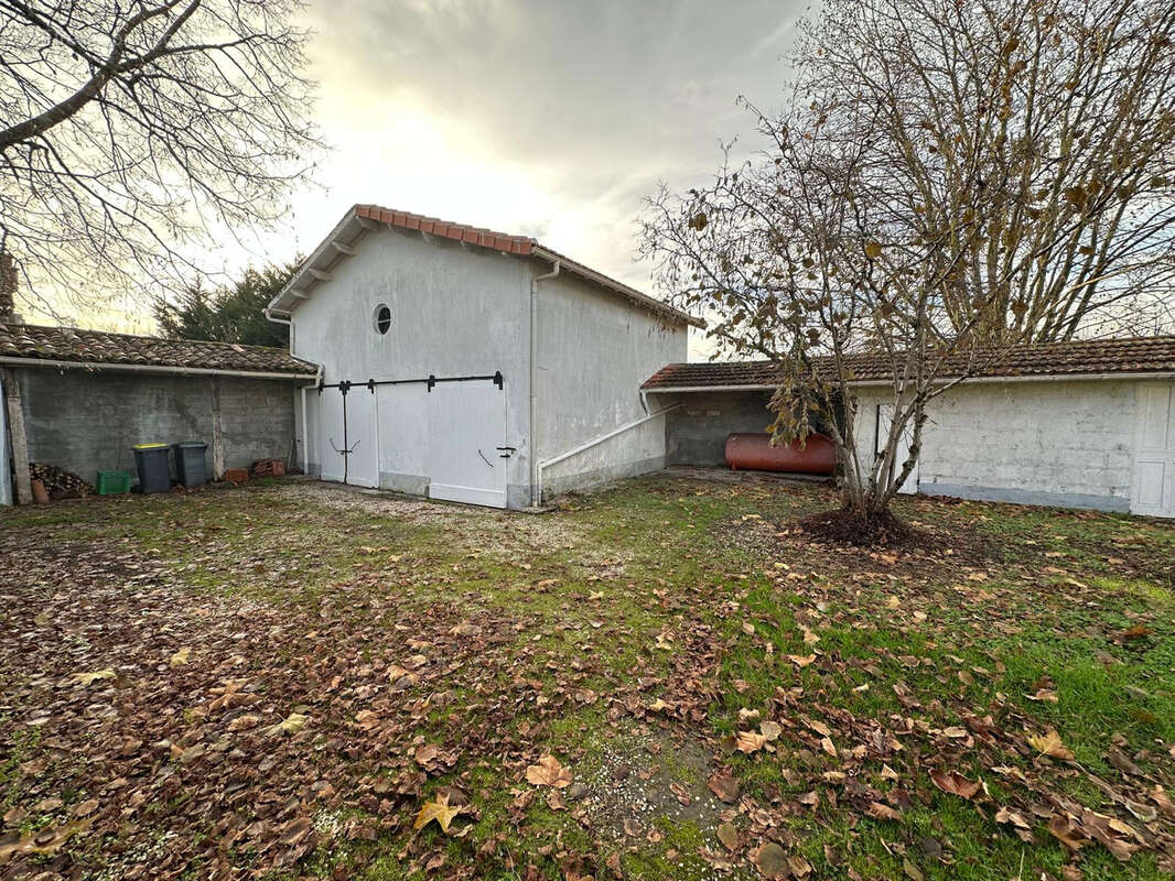 Maison à LA ROCHE-CHALAIS