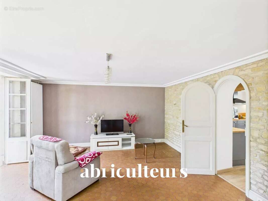 Maison à VILLENEUVE-LA-COMTESSE