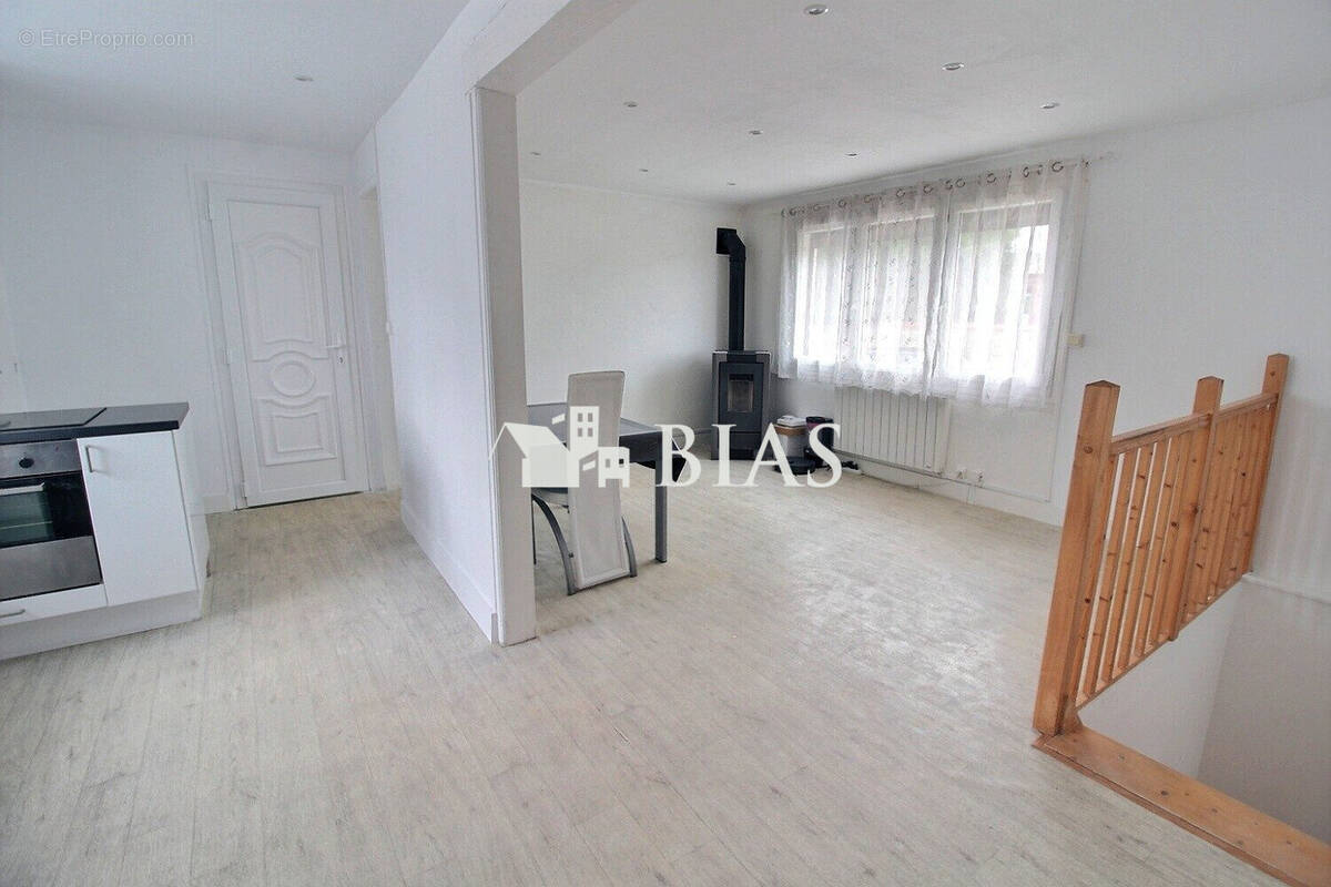 Maison à SAINT-OUEN-DE-THOUBERVILLE