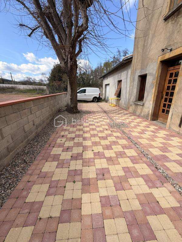 Commerce à LENTIGNY