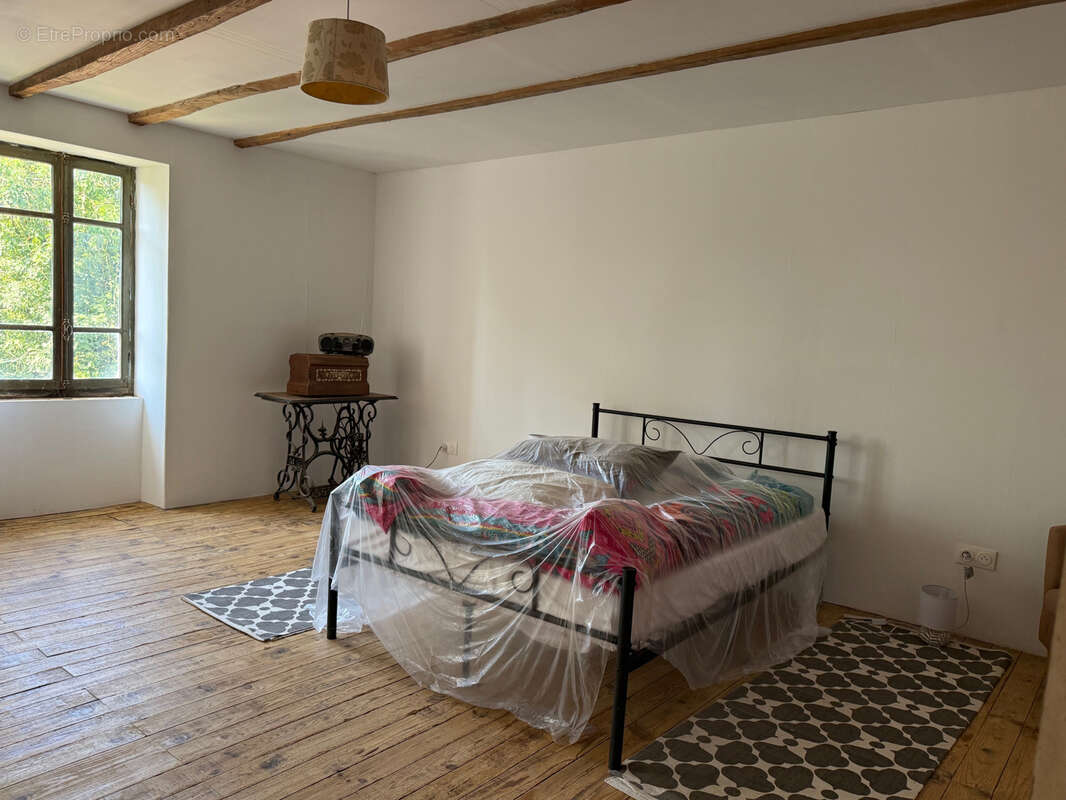 Auv 1225: Maison de caractère, grande grange, toits neufs, 1640m2 - photo 10