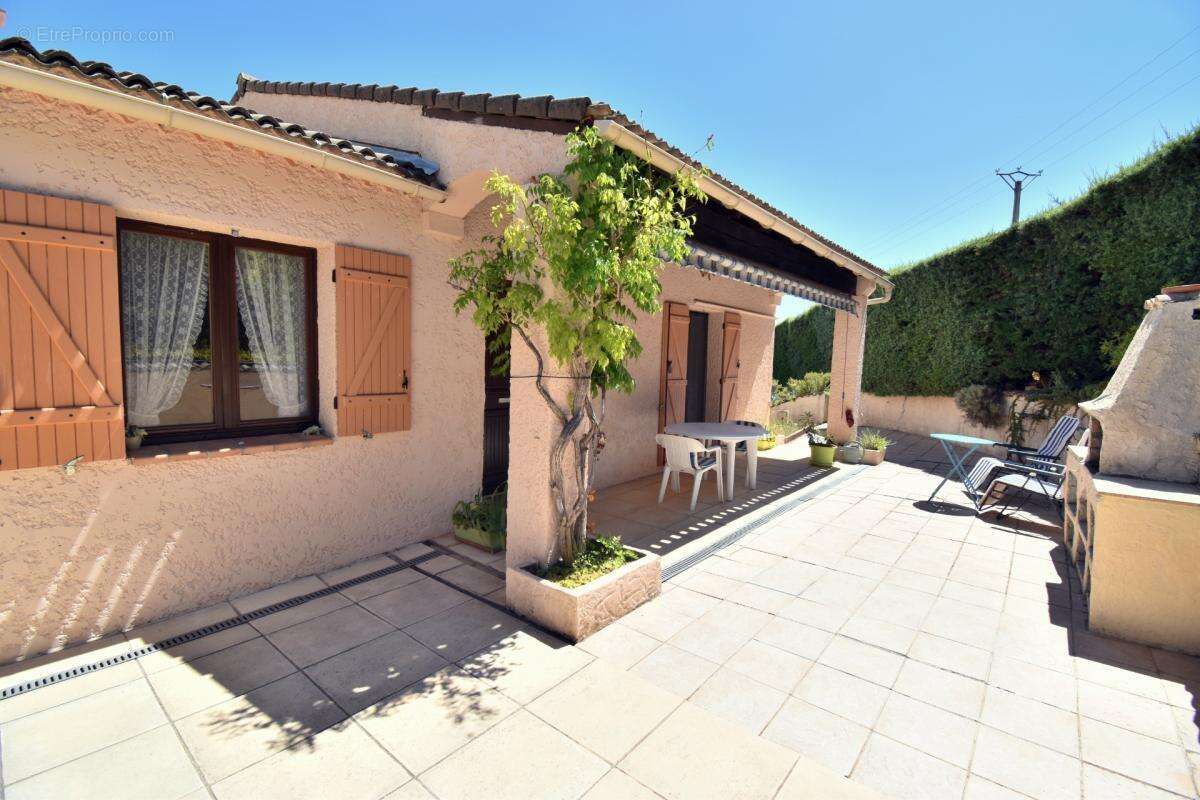 A vendre, Aiglun (04) – Maison individuelle 6 pièces, 5 chambres, jardin, terrasse et garage de 30 m² - photo 2