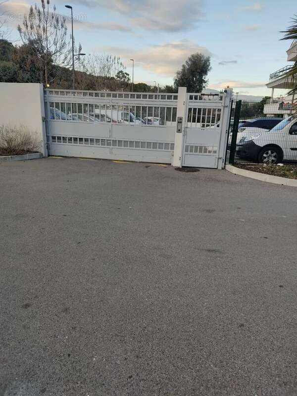 Parking à MANDELIEU-LA-NAPOULE