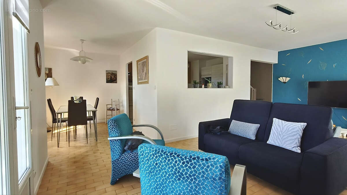 Maison à SAINT-SEURIN-DE-CURSAC