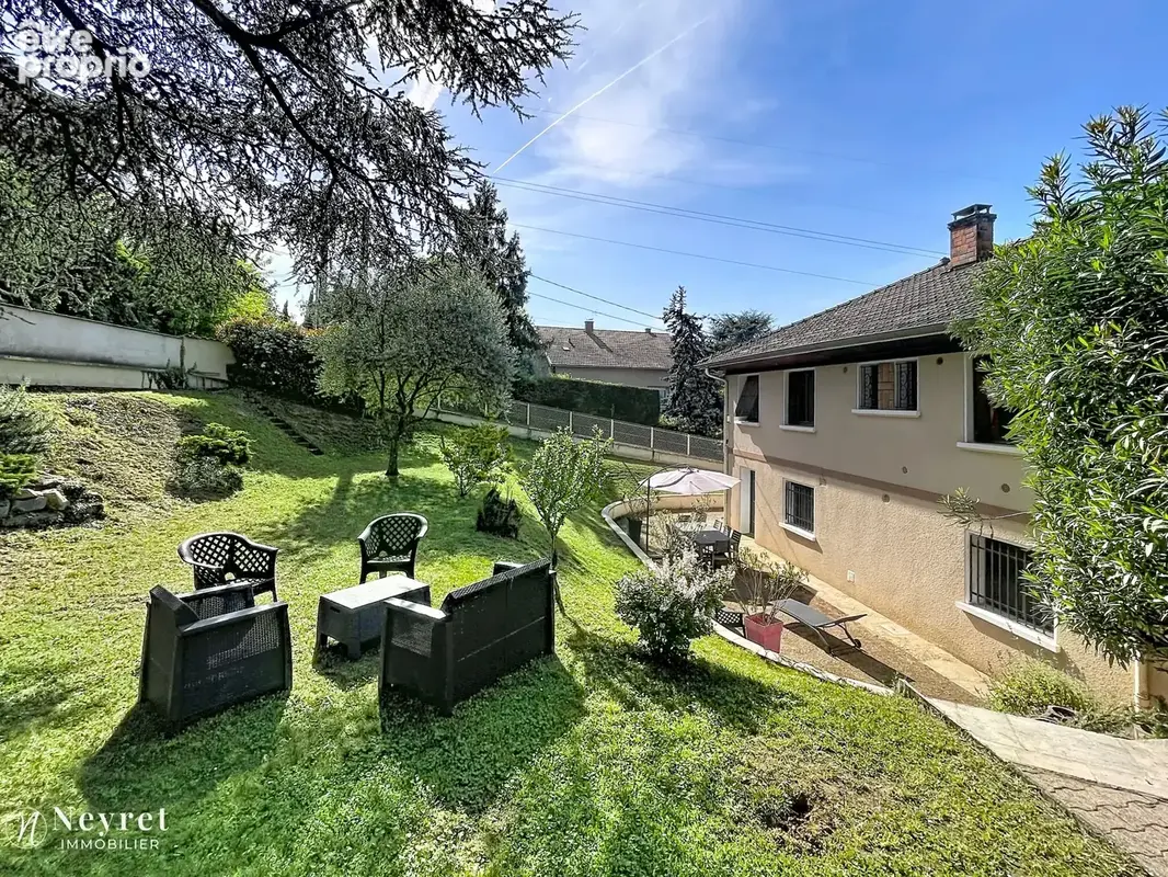 Propriété de caractère sur 2 064 m2 de terrain arboré - photo 3