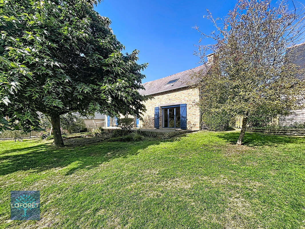 Maison à LIVRE-SUR-CHANGEON