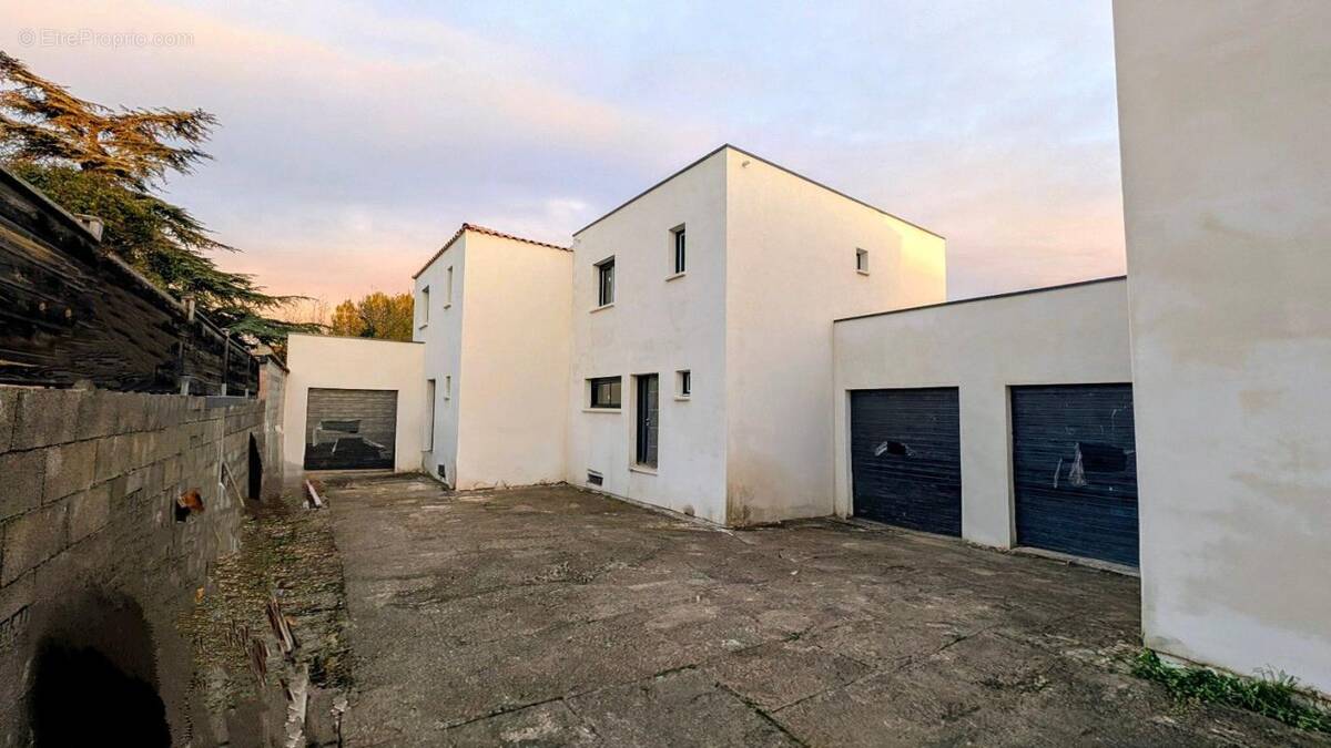 Maison à SAINT-BRES