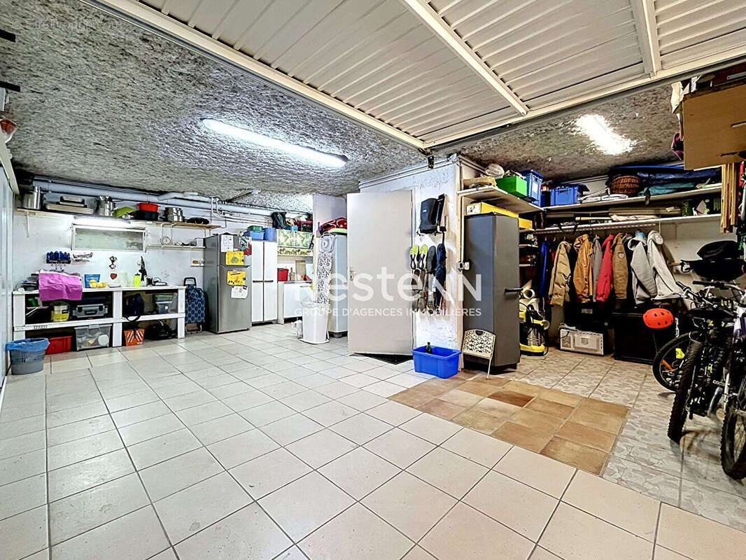 Golfe Juan - Maison 104m² - 5pièces - Garage - Calme - photo 16