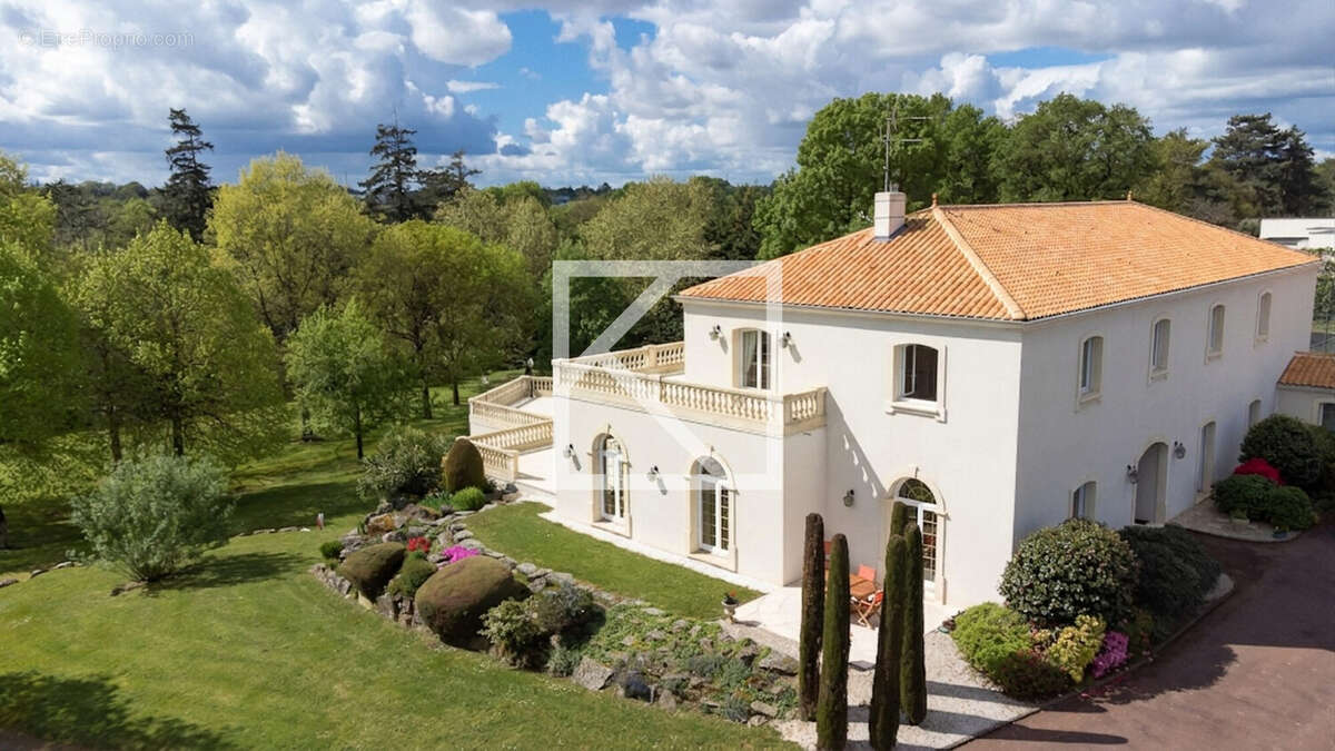 Maison à MONTAIGU