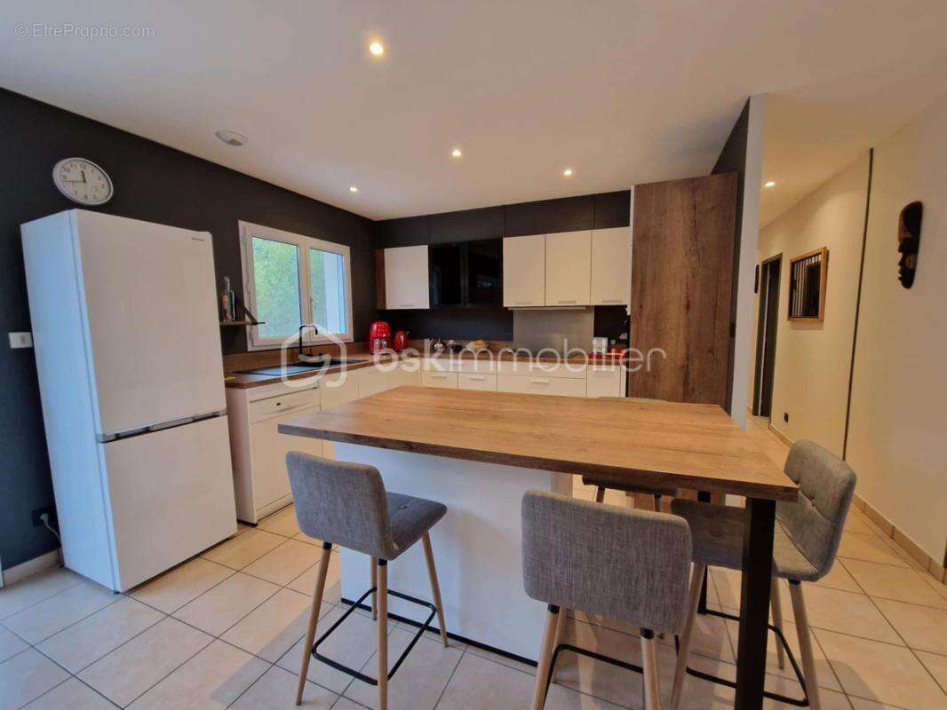 Maison à LA TOUR-DU-PIN