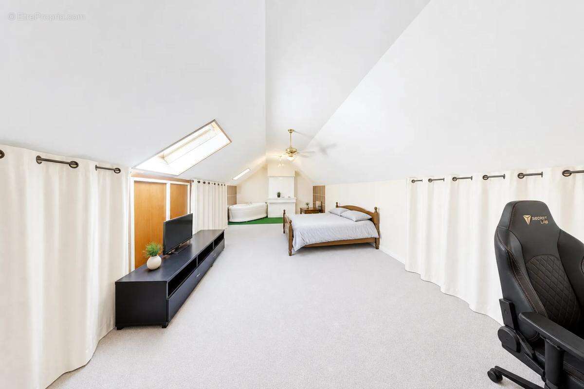 Maison de 6 pièces - 4 chambres de 155 m² à Chéroy - photo 3