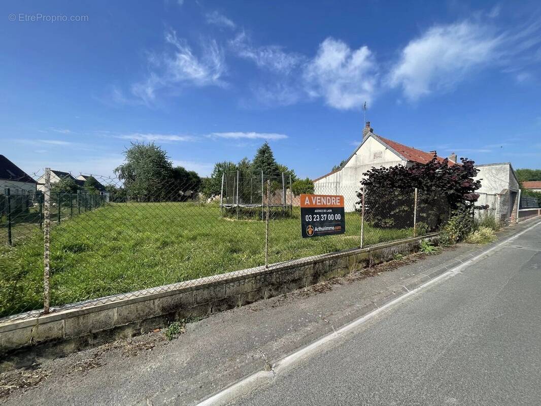 Terrain à COUVRON-ET-AUMENCOURT
