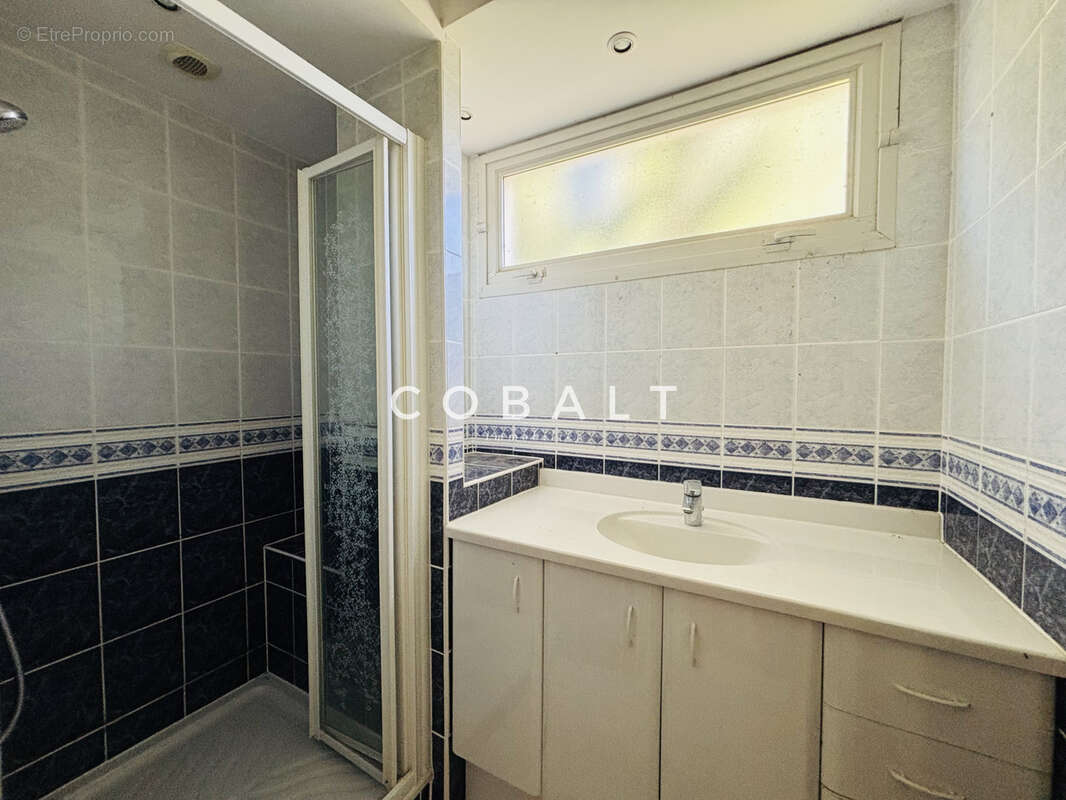 Bel appartement de 50 m2 à rafraîchir dans une résidence avec tennis - photo 11