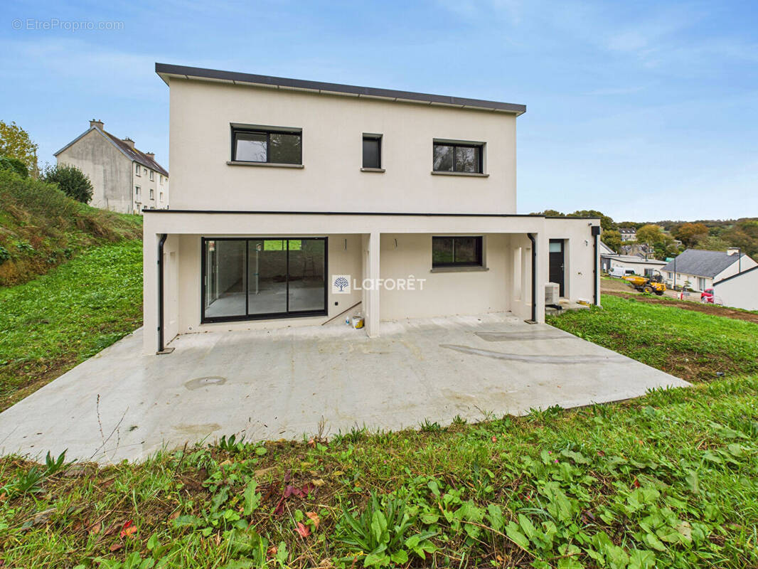 Maison à PLONEVEZ-PORZAY