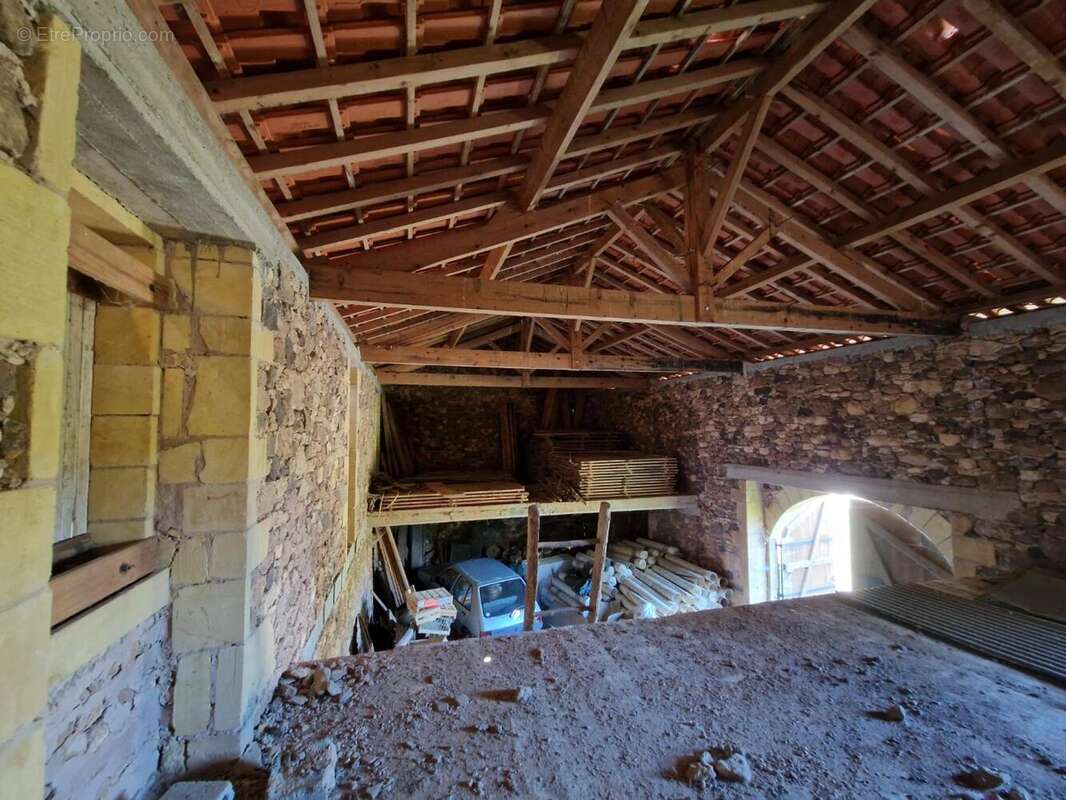 int Grange - Maison à MAZEYROLLES