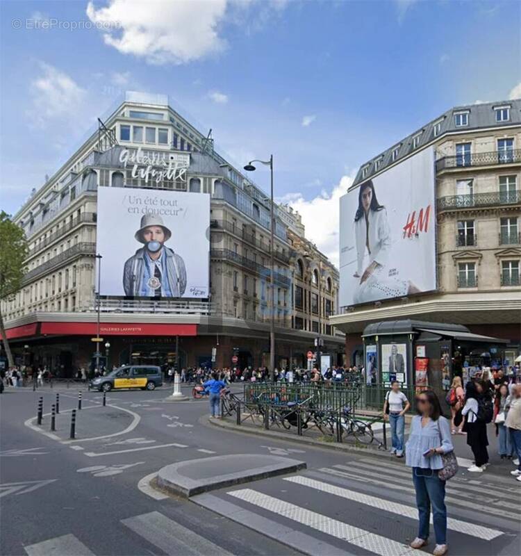 Commerce à PARIS-9E