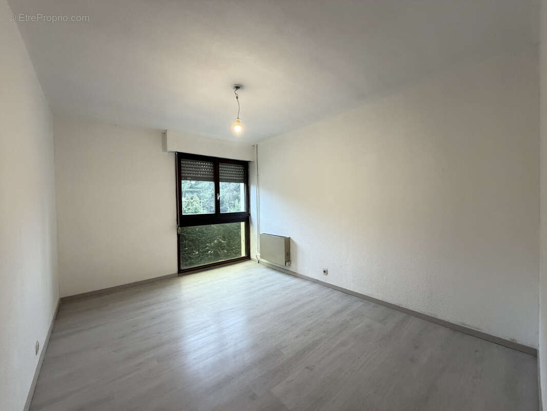 A vendre t3 avec balcon - aix sud - cave - parkings - photo 5
