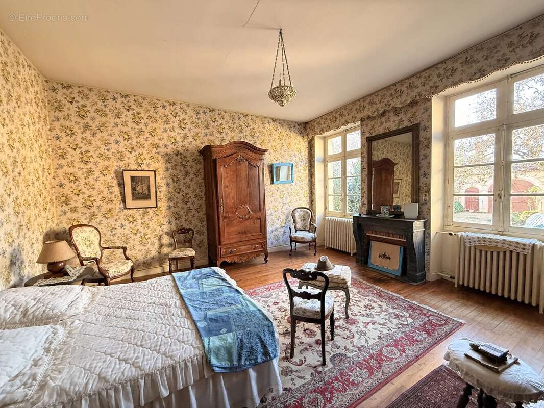 Maison à SALLES-DE-VILLEFAGNAN