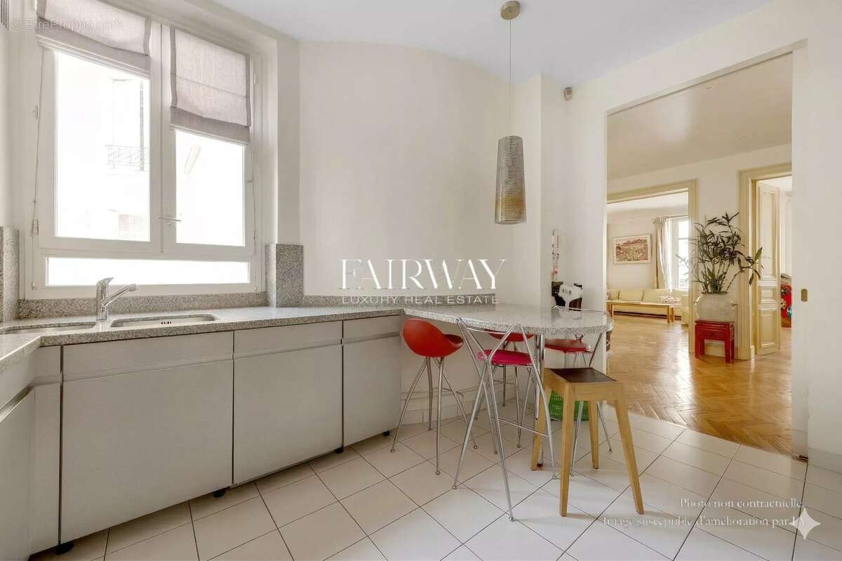 Appartement à PARIS-8E