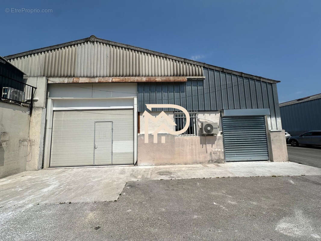 Commerce à CARNOUX-EN-PROVENCE