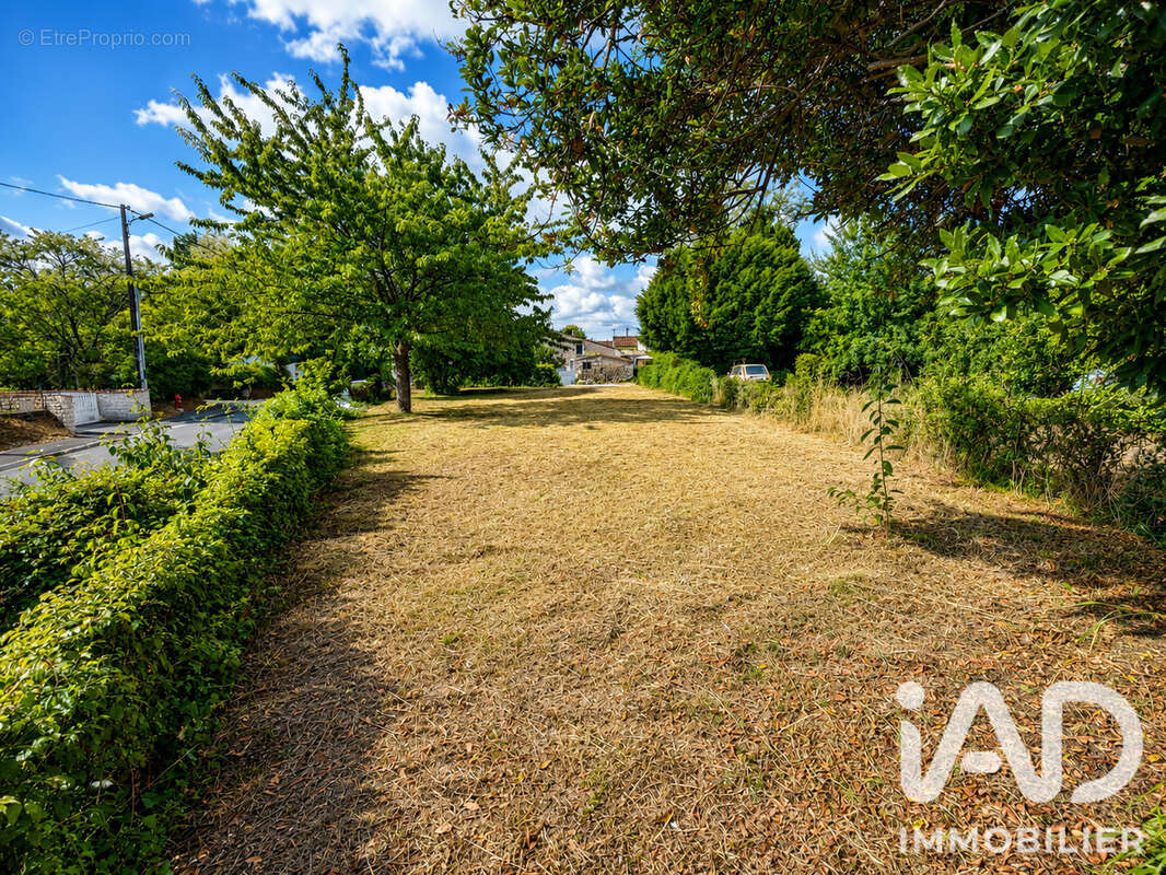 Terrain 484 m² à Chaniers  - photo 3