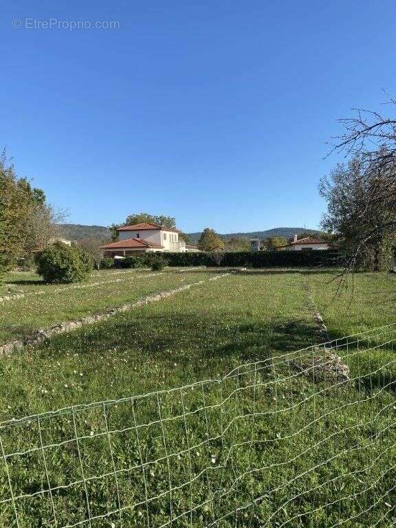 Terrain à SAINT-CEZAIRE-SUR-SIAGNE