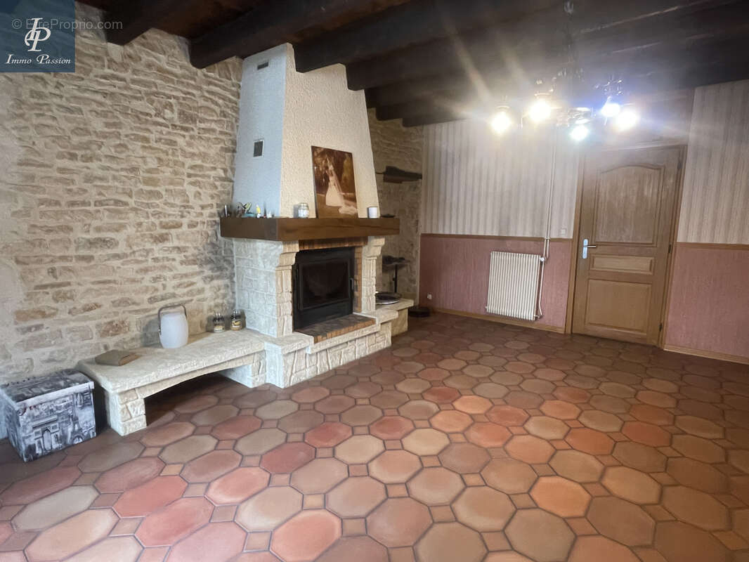 Maison à SAVIGNY-LE-SEC